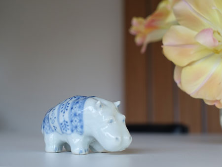 porcelain small hippo by Yuriko Watanabe