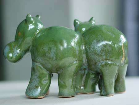緑色の陶器の双子カバ　hp02753