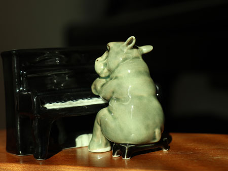 Pottery hippo pianist