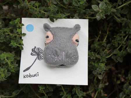 フエルトのブローチ