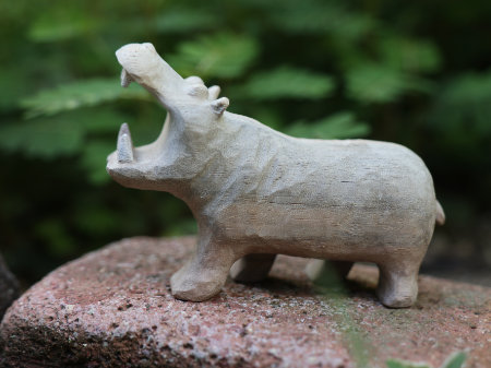 ウオルナット　カバの置物