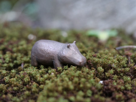 小さな真鍮のカバ